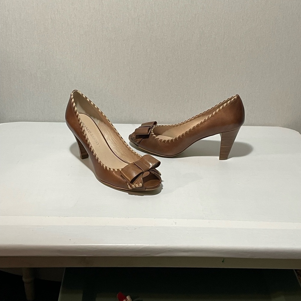 Franco Sarto,size 11MBrown Peep-Toe Bow Pumps - Picture 3 of 10